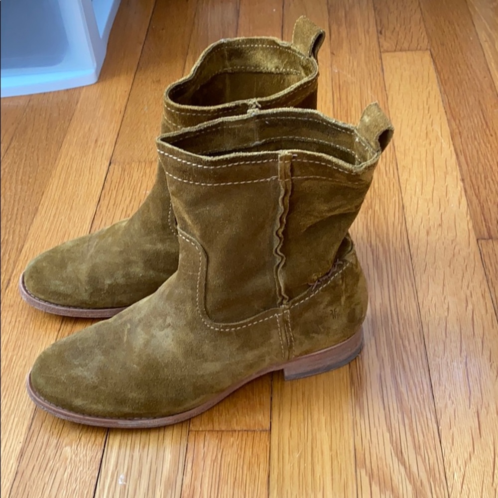 FRYE Cara Short Suede Boot